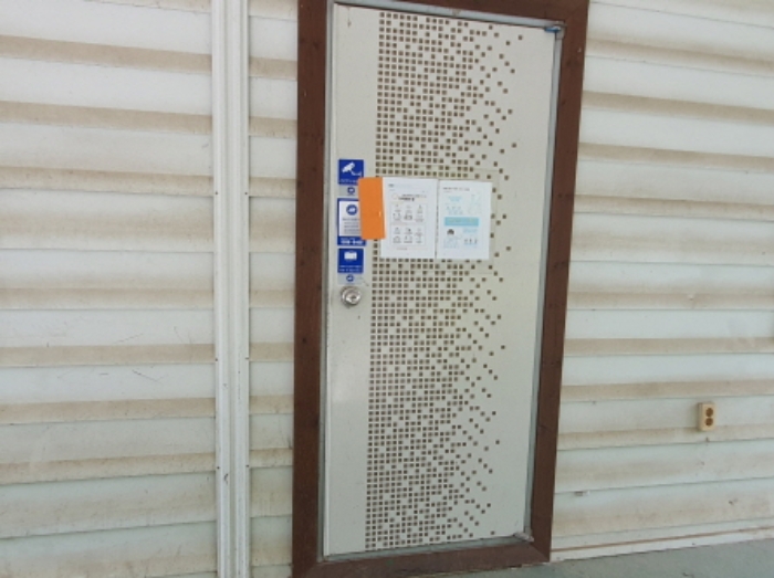 현장사진(건물 3호동 2층 출입문)