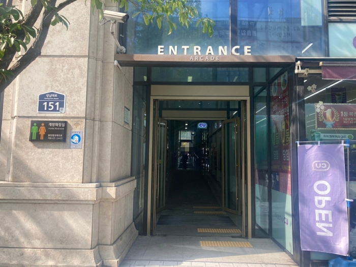 동측 출입구 전경