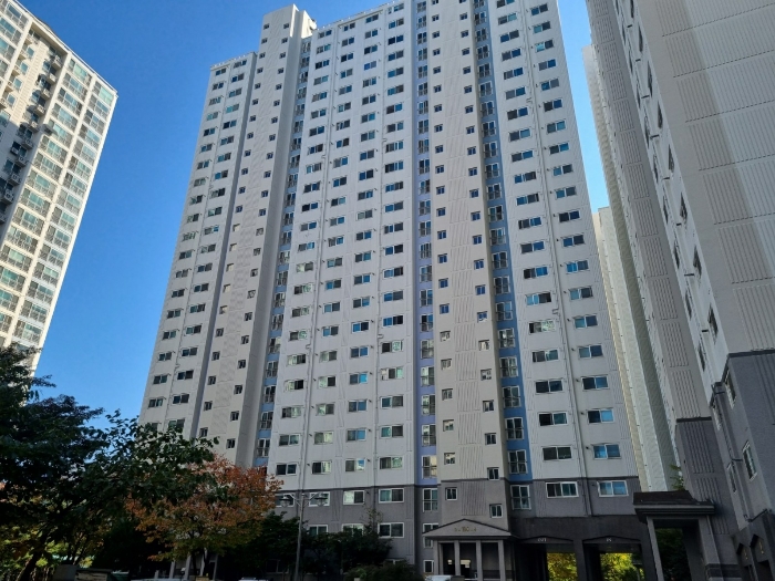 본건 남서측에서 촬영