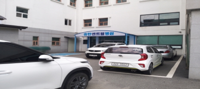 * 본건 1층 내원인 출입구 전경