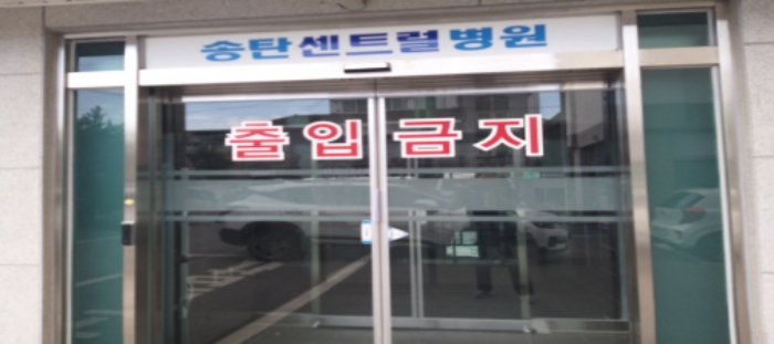 * 본건 좌측 관계자 출입구 전경