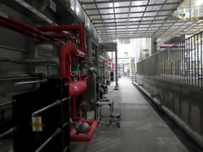 공장 내부 및 기계기구