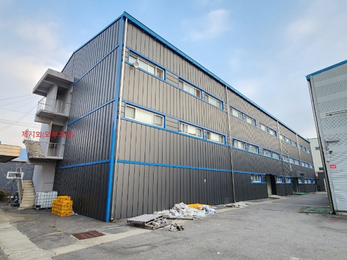 【기호(2) 및 제시외(외부계단-포함평가)-북서측에서촬영】