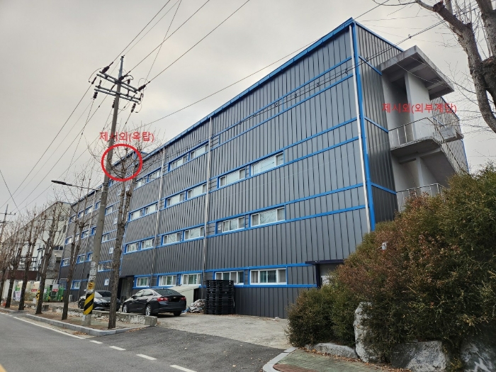 【기호(2) 및 제시외(옥탑-포함평가)-북동측에서촬영】