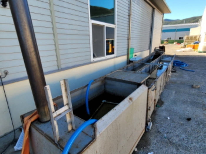 공장에 소재한 기계기구 사진