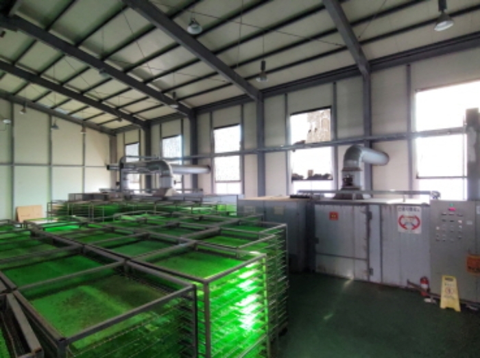 공장에 소재한 기계기구 사진