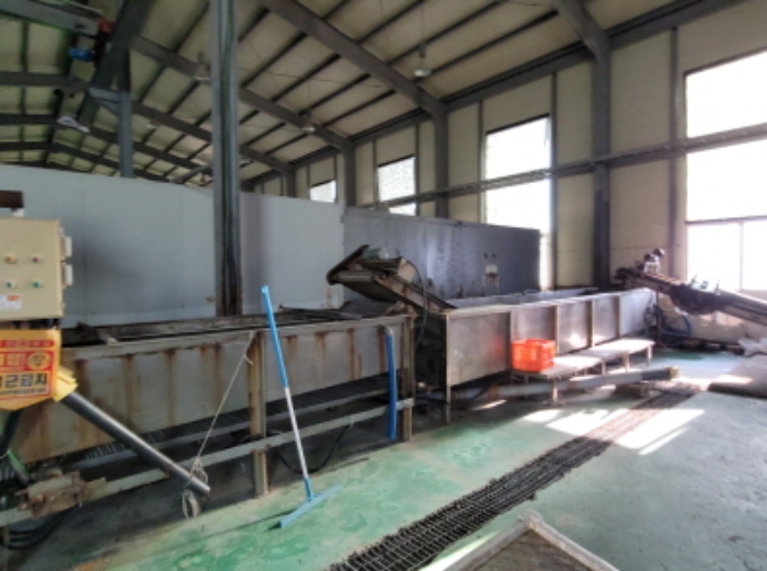 공장에 소재한 기계기구 사진