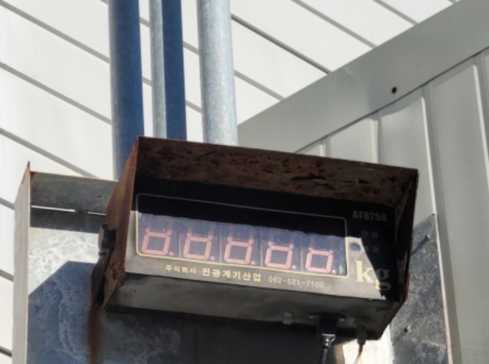 물건4번, 단층 미역가공시설 입구변으로 대형 저울(ㄹ)소재함.