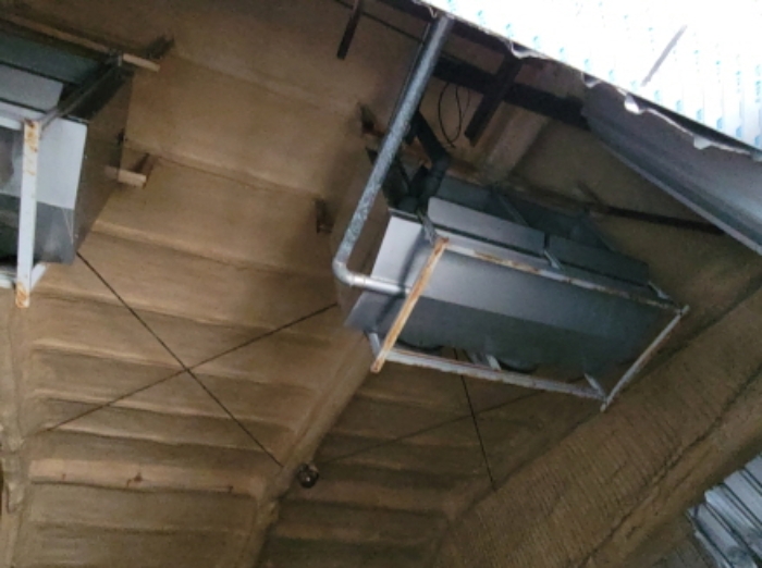 물건4번, 단층 미역가공시설은 대형 냉장실 1동 내부에 냉장기기 2대 소재함.