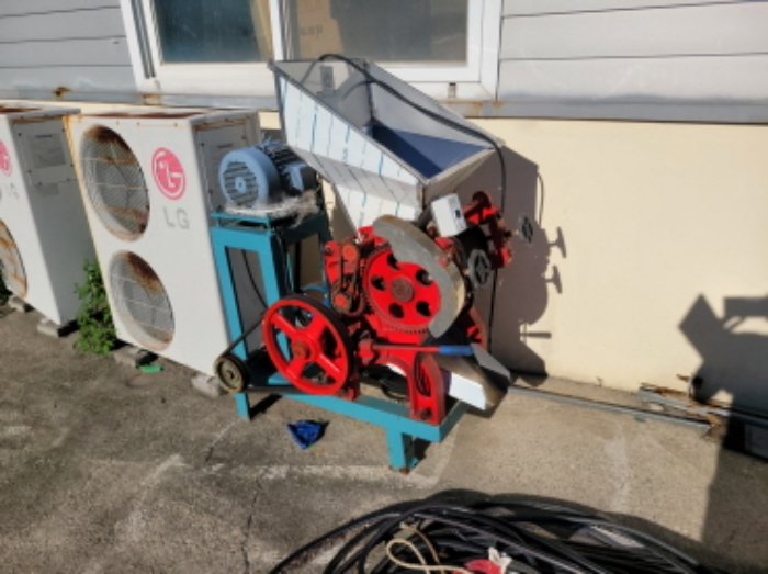 공장에 소재한 기계기구 사진