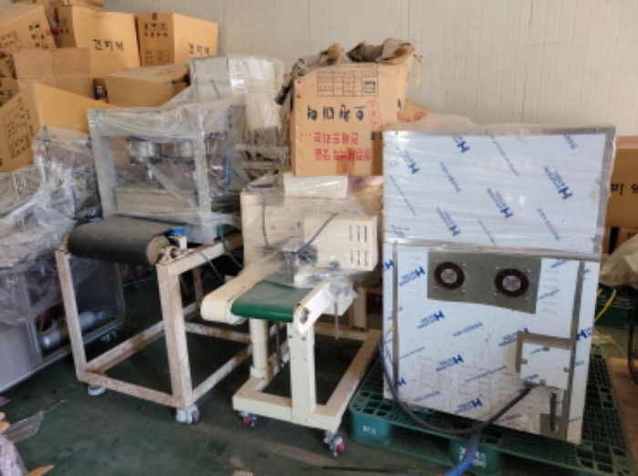 공장에 소재한 기계기구 사진