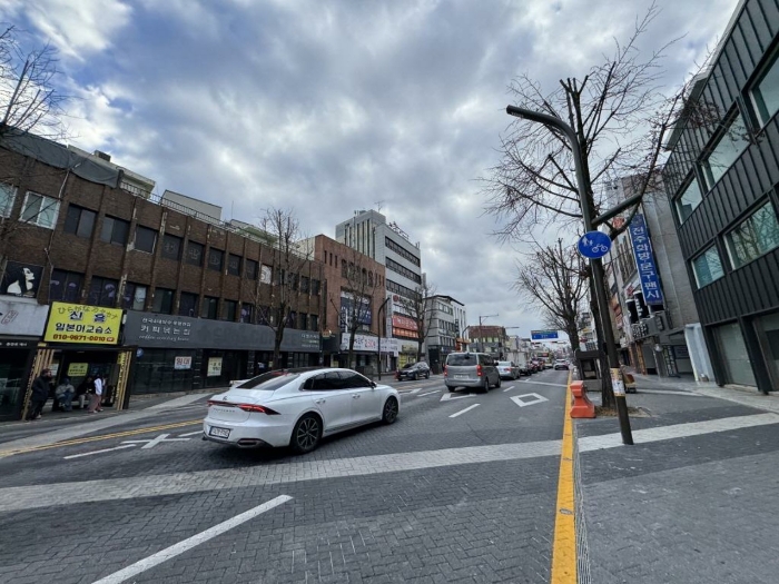 【 본건 소재 건물 주위전경 】