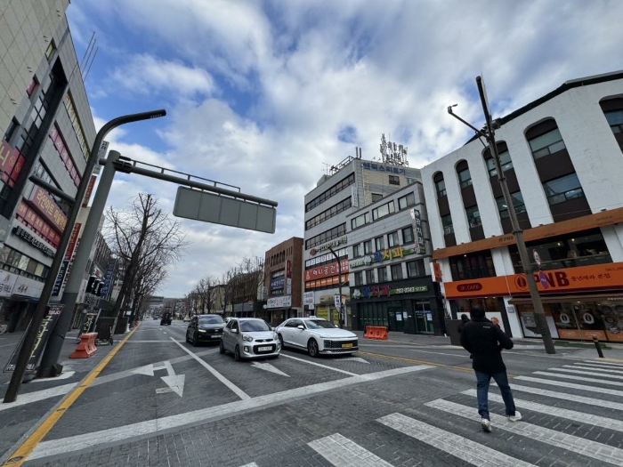 【 본건 소재 건물 주위전경 】