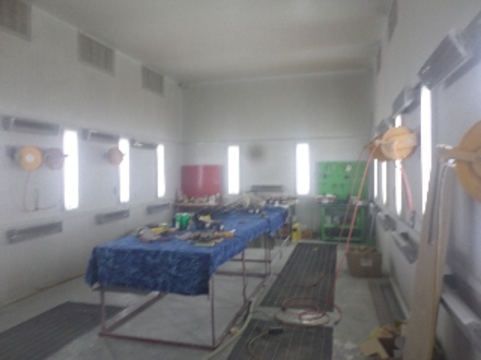 기계기구 대형샌딩부스 내부