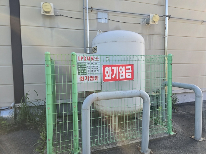 타인소유 제시외 LPG저장탱크 전경