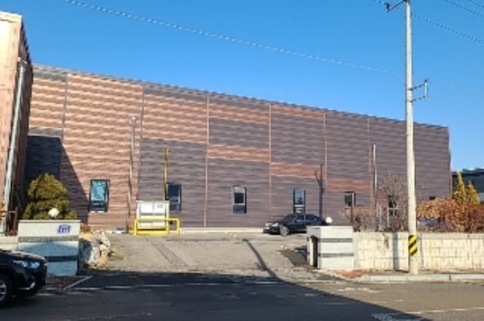 공장 정문 앞 가동 전경