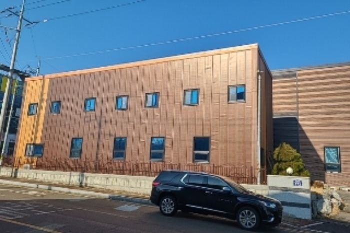 공장 나동 전경(1층 사무실, 2층 휴게실 용도) 