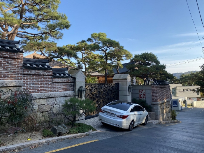 본건 입구 부근