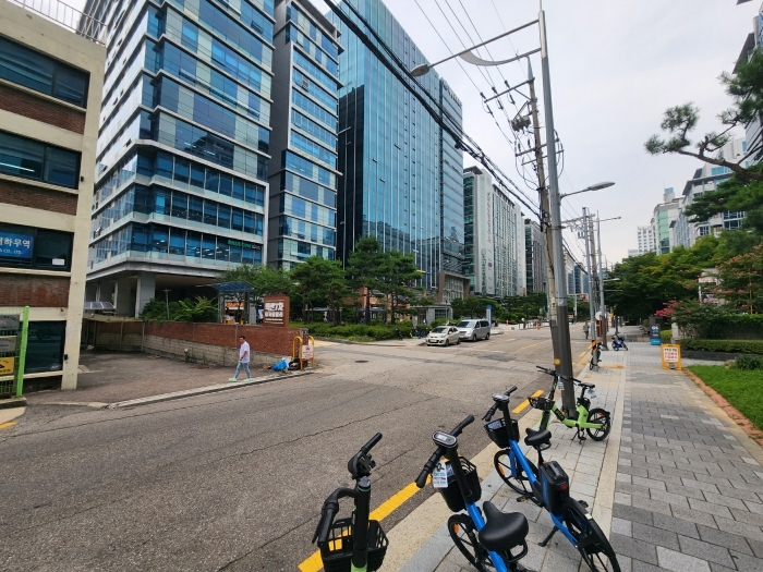 주위환경
(동측에서 촬영)