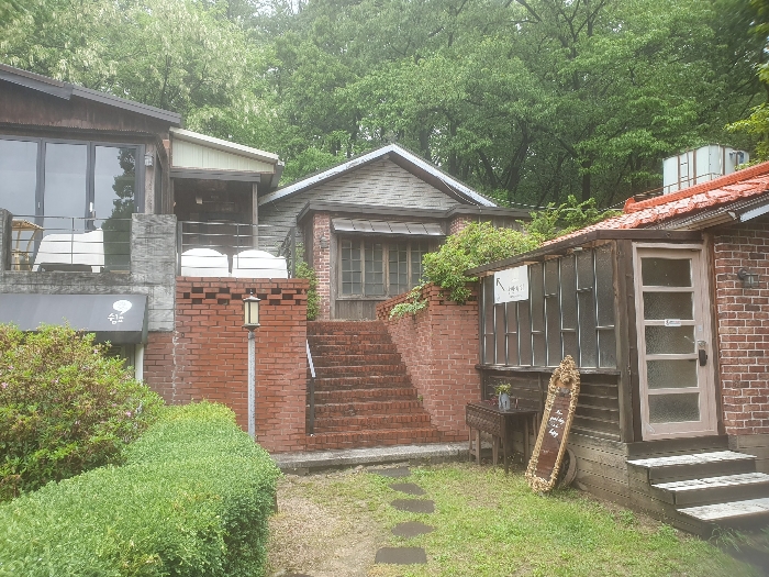 제시외건물(좌로부터(ㄴ)(ㄷ)(ㄹ)