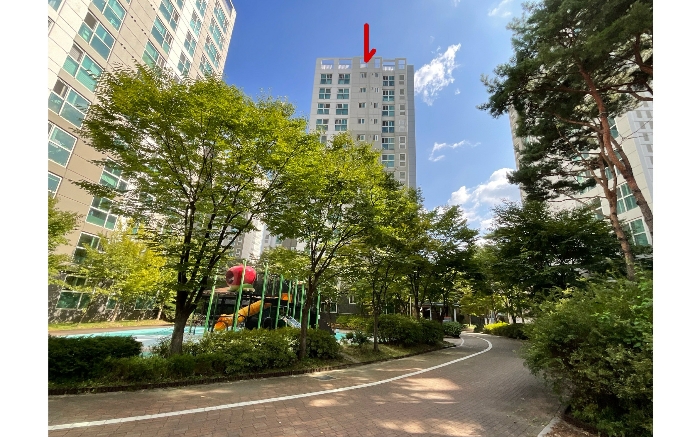 본건 소재 건물 북서측에서 촬영