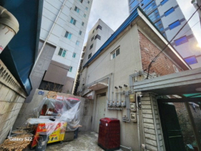 이건 부동산 전경
(호국로 1298번길 35-1 K하이스텔 좌측)