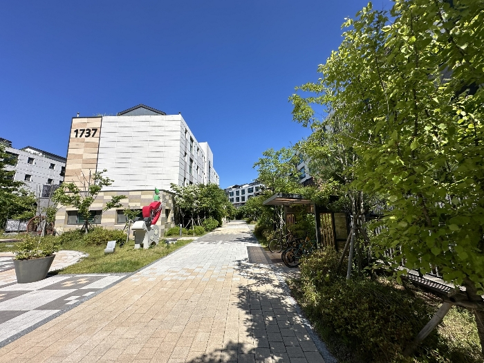 대상물건 단지 내 전경