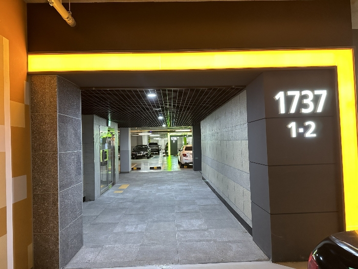 공동 출입구(지하)