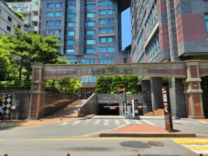 대우월드마크영통 지하주차장 출입구