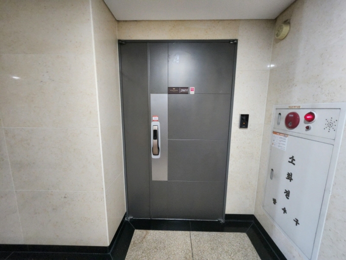 대우월드마크영통 26층 102-2601호 출입구