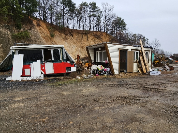 기호1 지상 적치물