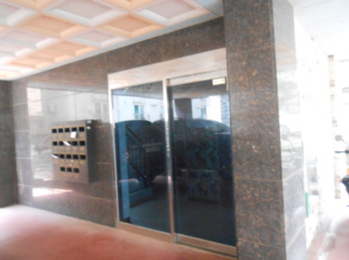 건물 출입구 모습