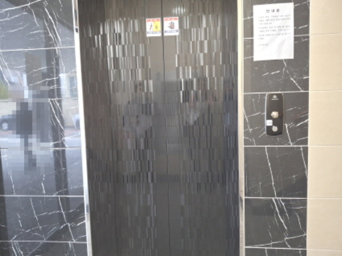 1층 승강기실 모습