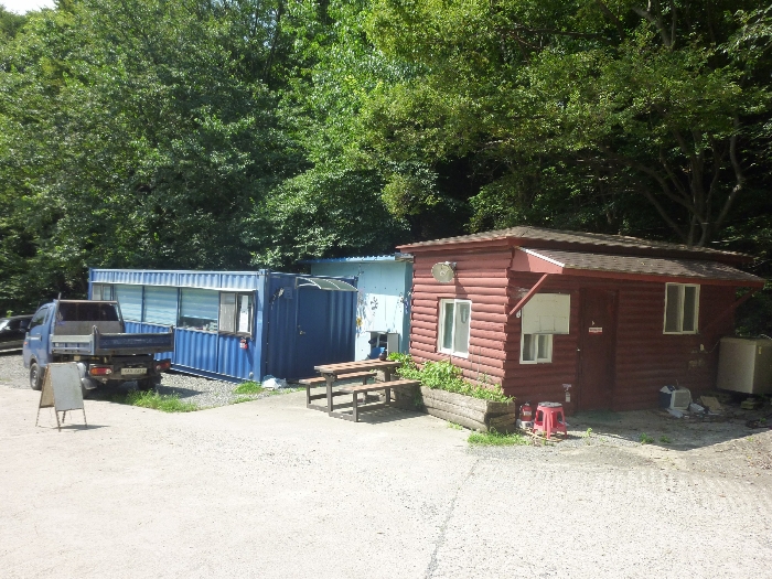 본건 입구쪽 전경