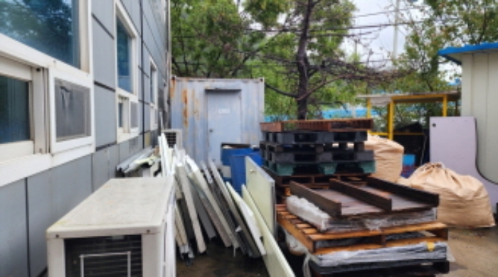 제시외 컨테이너박스 1동