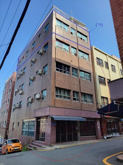 본건 전경, 제시외 건물(ㄱ)