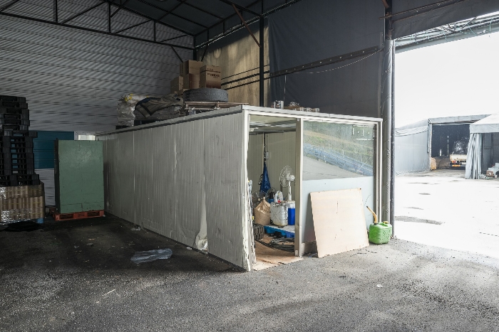 제시외 건물 ㄱ)에 포함평가한 내부 판넬조 창고