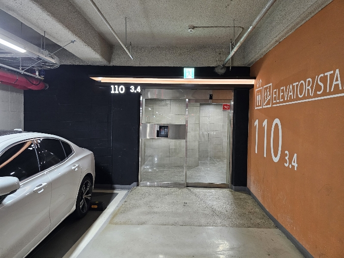 110동 출입구 전경