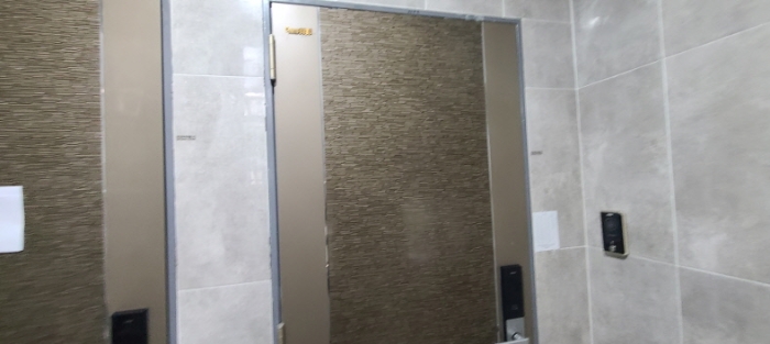 목록 2 건물의 204호 출입문 전경