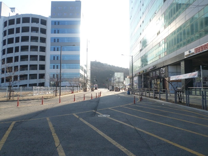 본건 북동측 도로변 주위환경