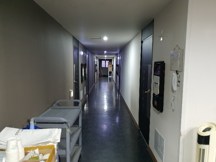 [건물 2층 복도]