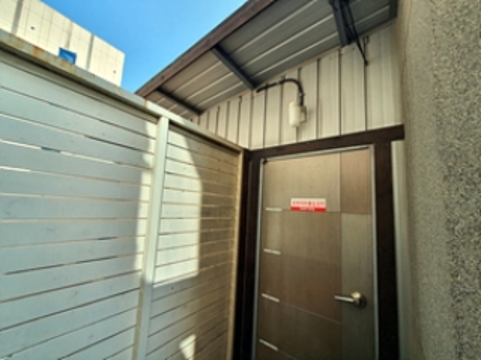 3층 제시외 경량철골조 판넬지붕 단층 주택