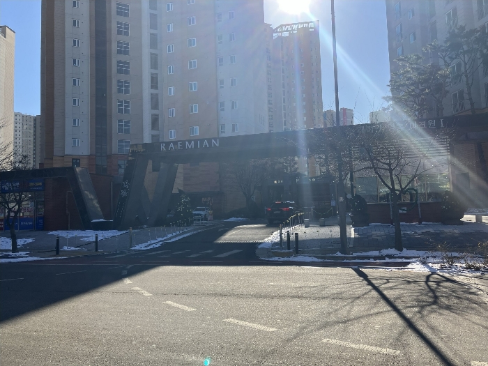 본건 아파트단지 정문