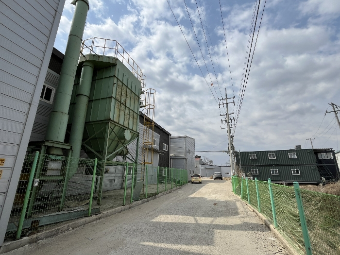 본건 진입도로 및 전경