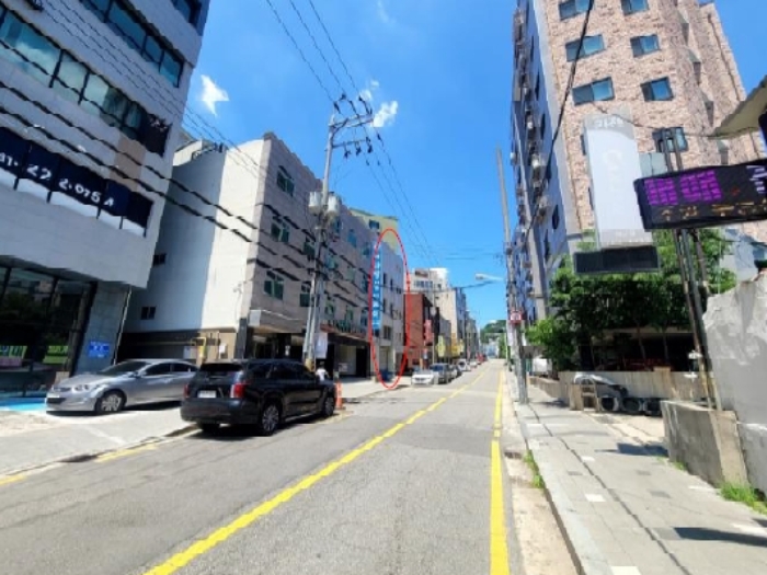 남동측에서 촬영