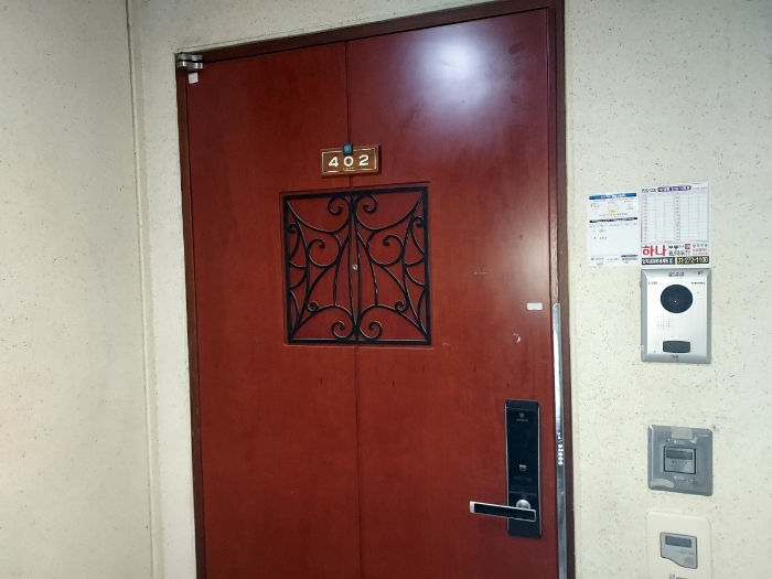 514동 402호 현관문 및 공용출입구