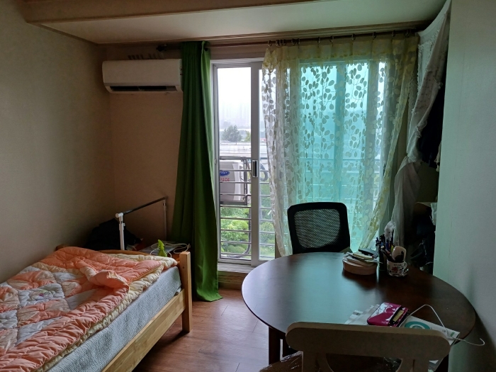 본건 기호(2) 4층 ㉠주택확장(방) 내부