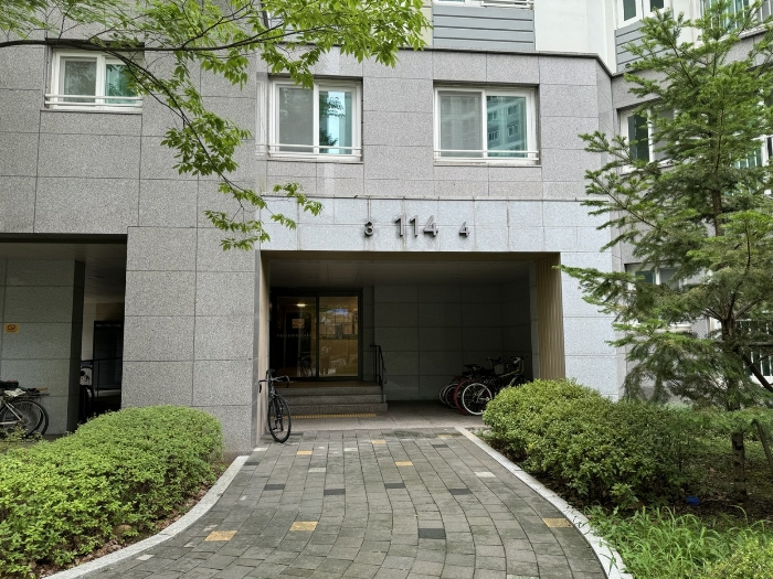 남측 공동 출입구