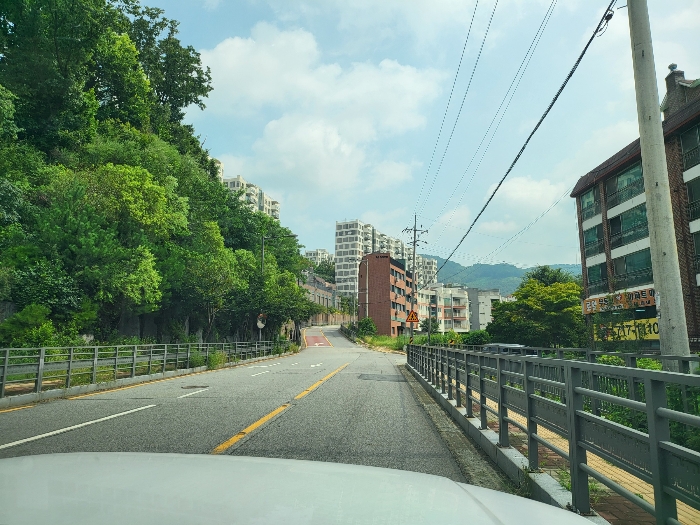 본건 단지 원경과 주위 환경(남서측에서 촬영)