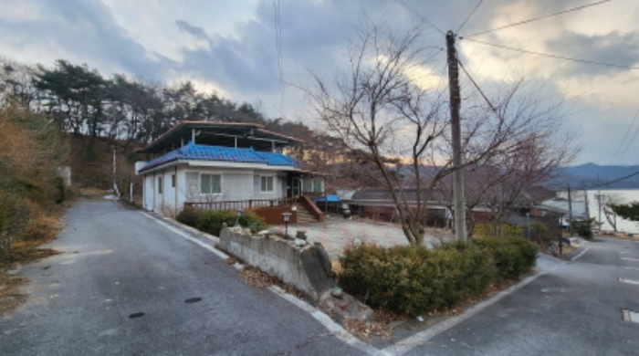 본건 1, 2 전경 및 일부 도로로 이용중이나 정확한 경계측량 필요로 함.